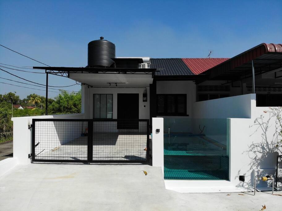 Zen Retreat Glass Pool Villa Taiping Exteriör bild